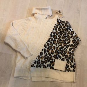 Leopard turtleneck sweater w cut out shoulder  🐆
